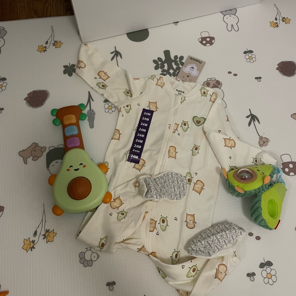 Avocado baby bundle Pekkle pj and toys